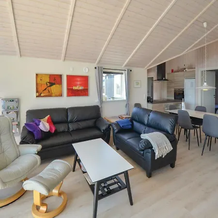 Feriehus Four-bedroom Holiday In *